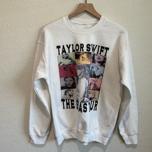 Taylor Swift Sweatshirt Adult Medium White The Eras Tour Dates Streetwear Boho - Picture 1 of 8